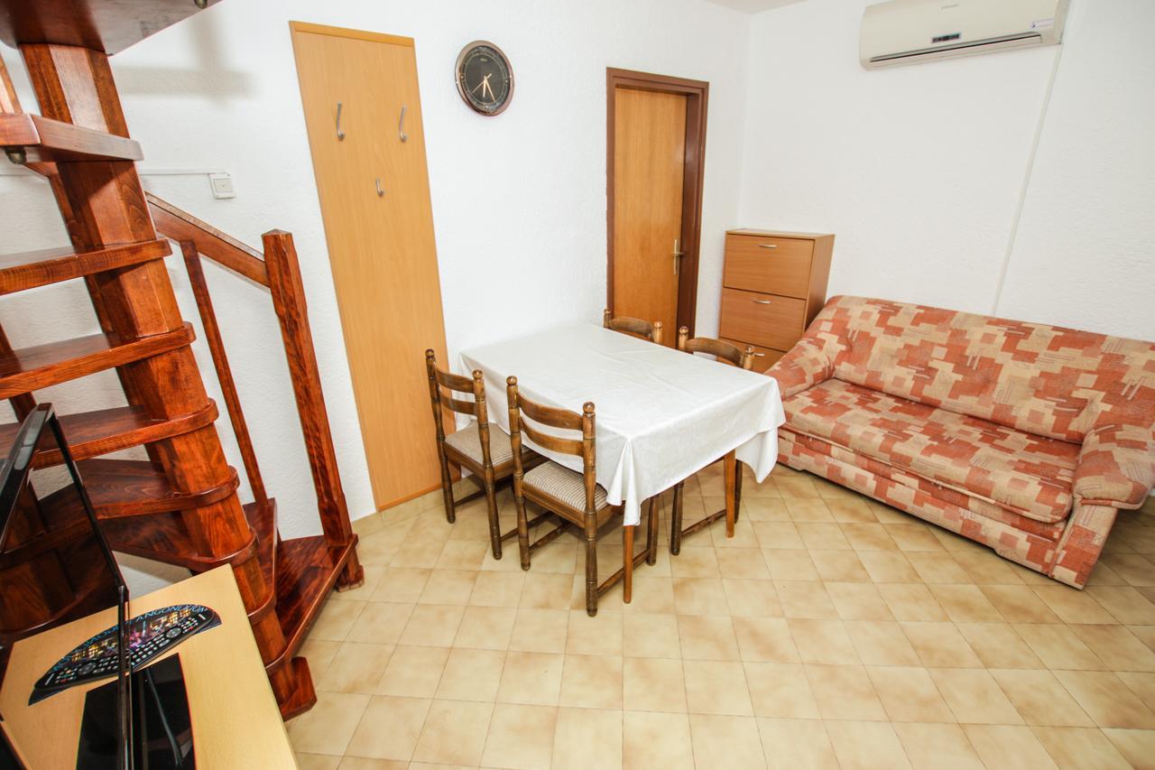 Apartment Karmen Poreč Exterior foto