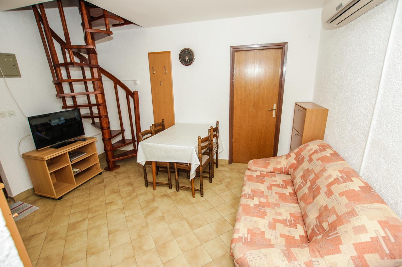 Apartment Karmen Poreč Exterior foto
